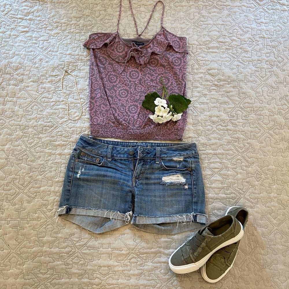 American Eagle Outfitters short shorts size 4